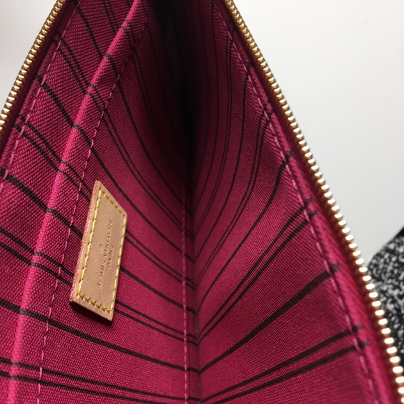 Authentic Louis Vuitton Neverfull Pochette - Picture 4 of 7